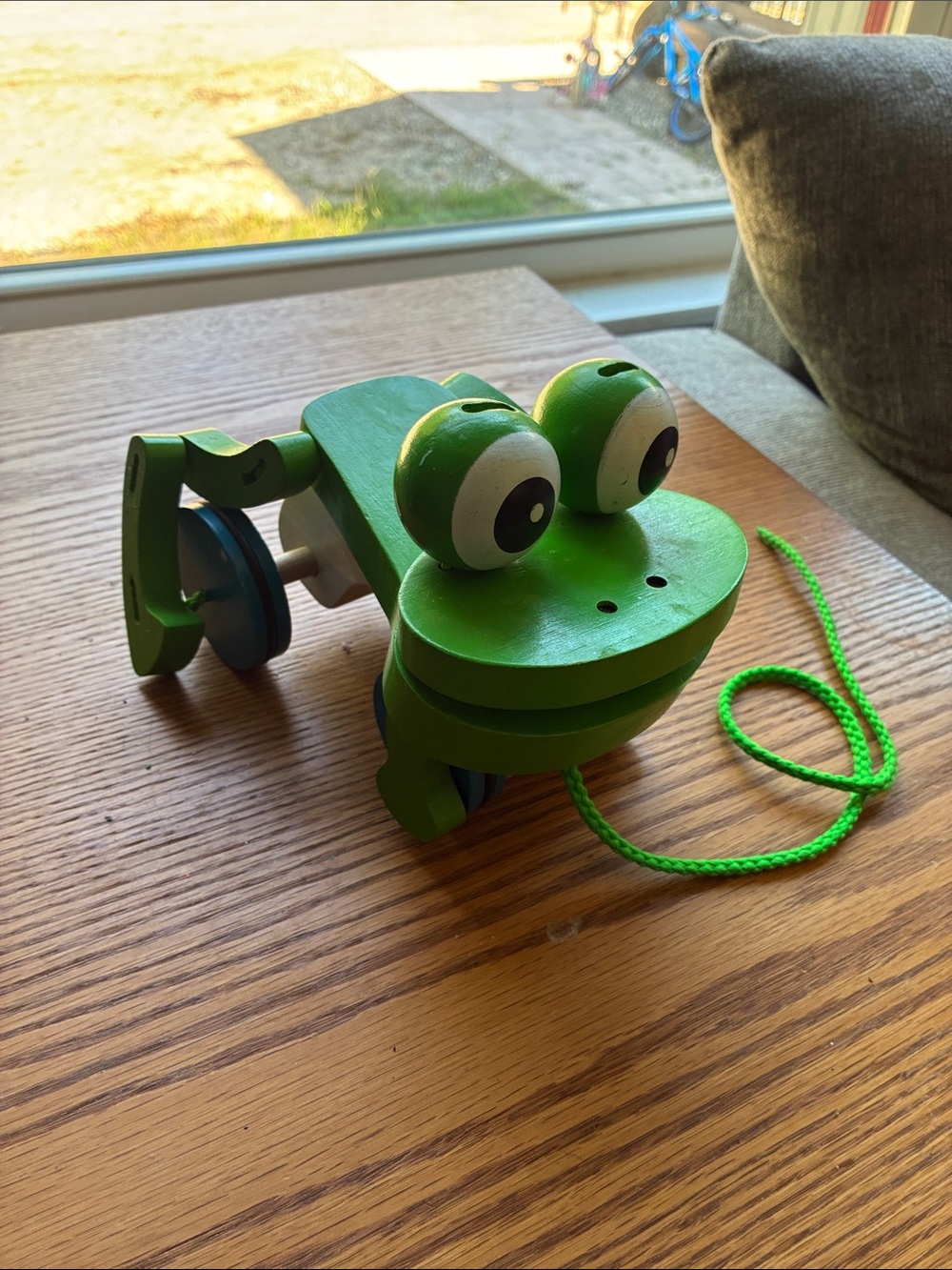 Melissa & Doug Wooden Pull Frog